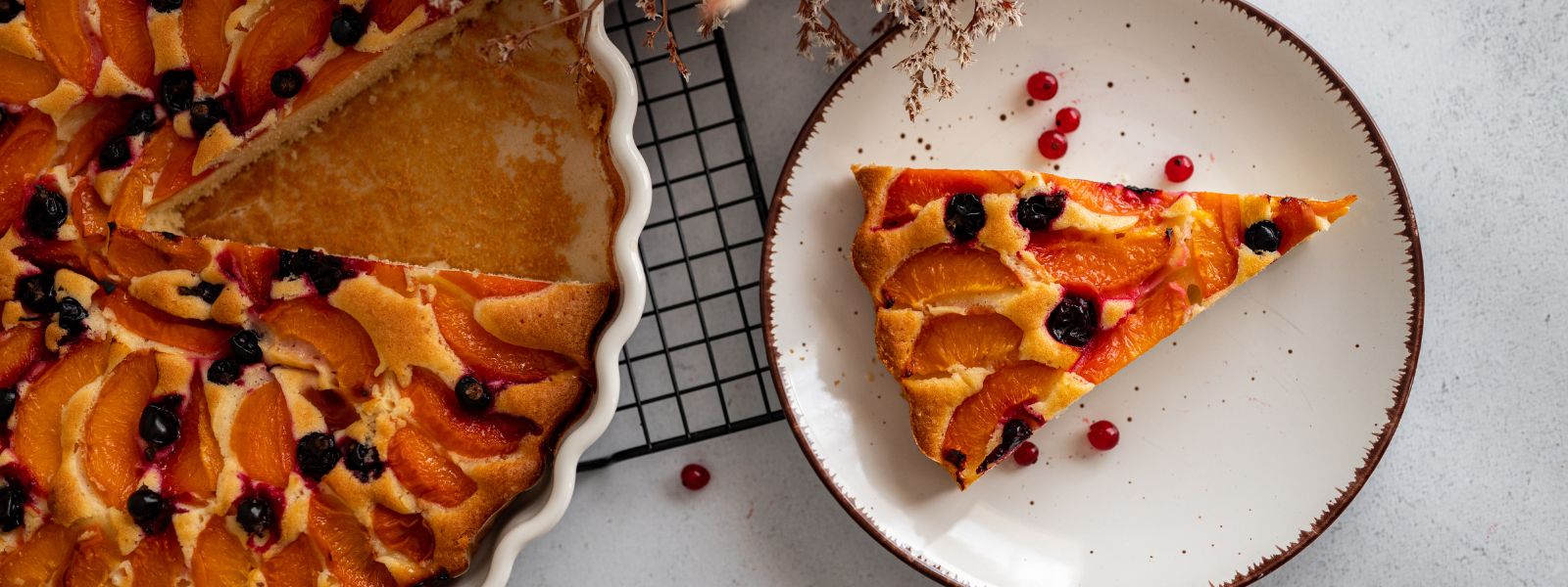 Třený koláč s ovocem